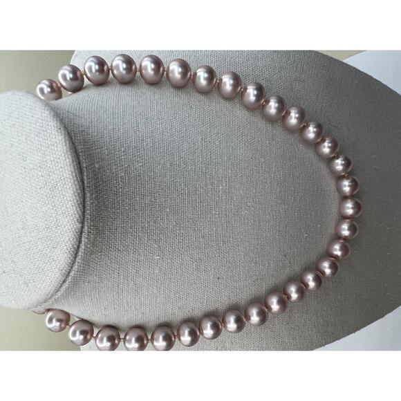Classic Pink Faux Pearl Necklace - Picture 2 of 7